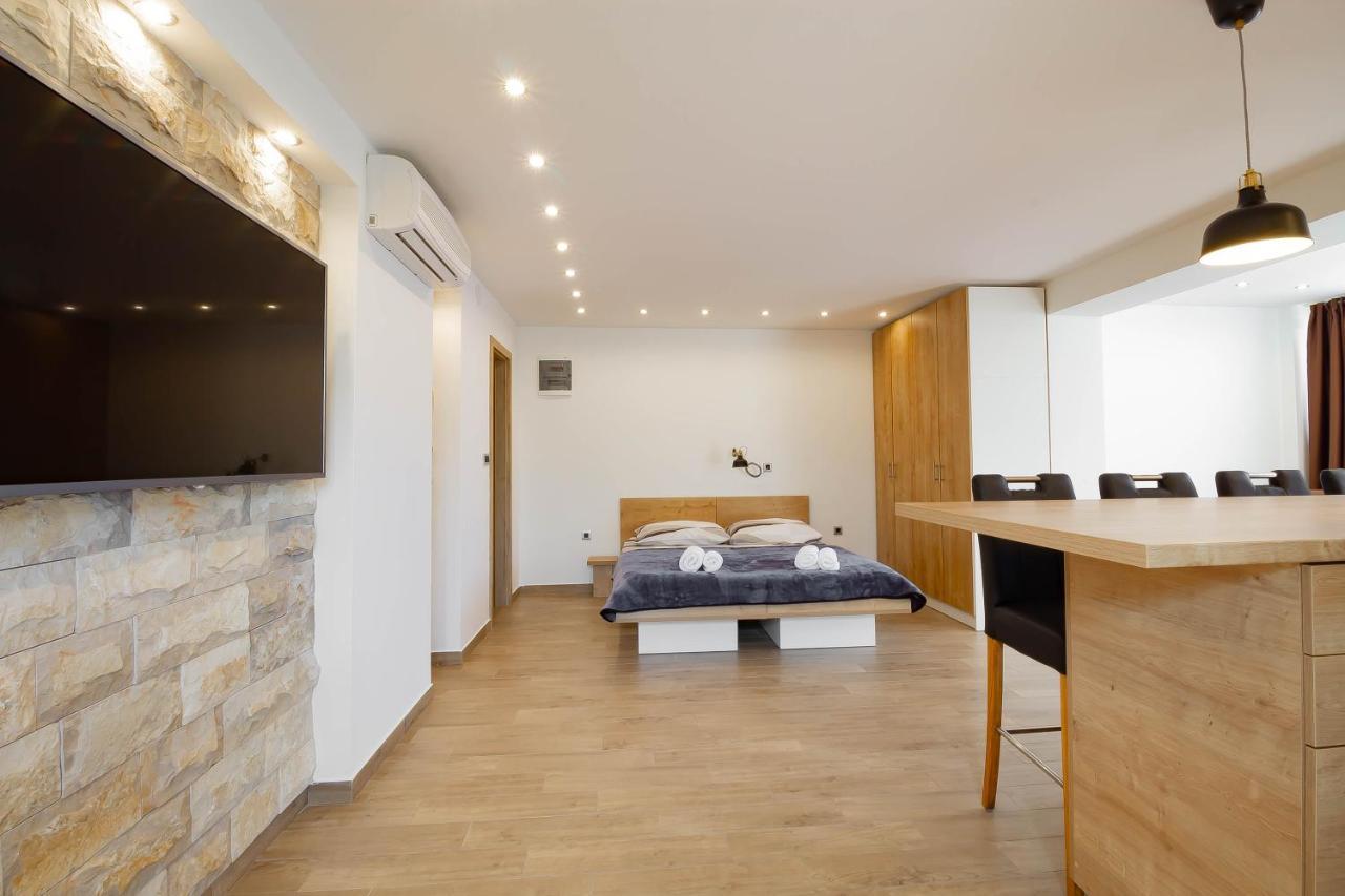 Apartments Marinici Rijeka - With Private Parking Bagian luar foto