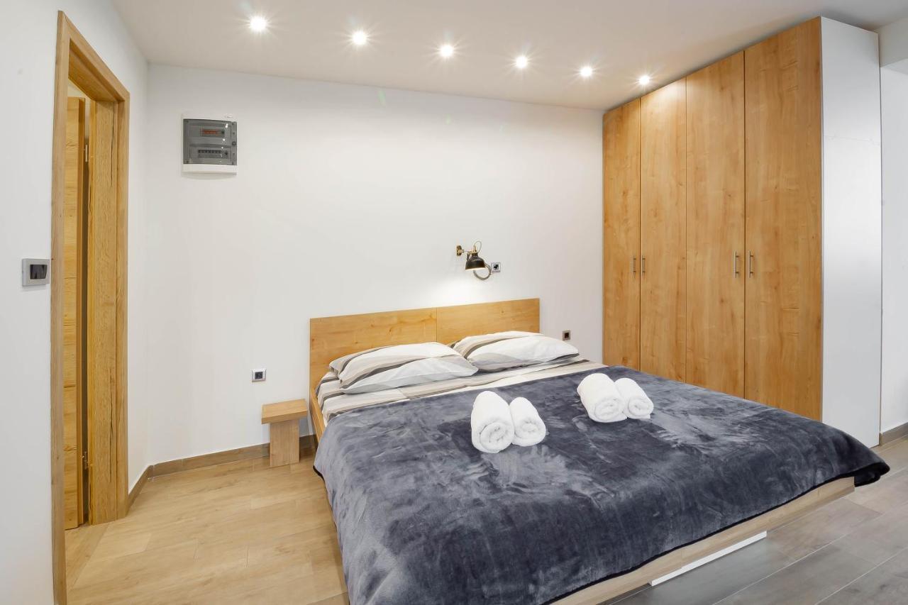 Apartments Marinici Rijeka - With Private Parking Bagian luar foto